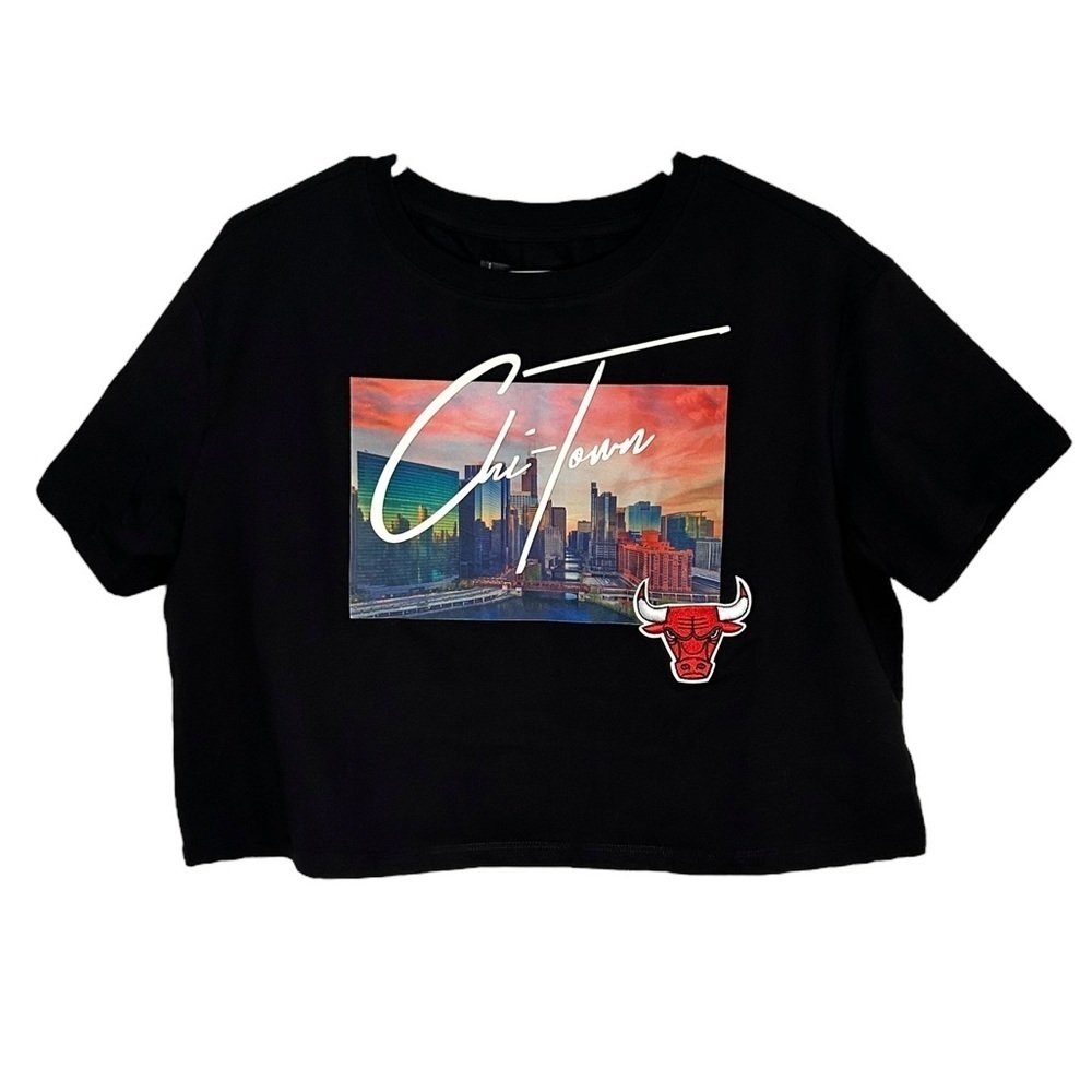 Pro Standard Chicago Bulls Cityscape Boxy Crop Top Shirt Women's Size Small NBA